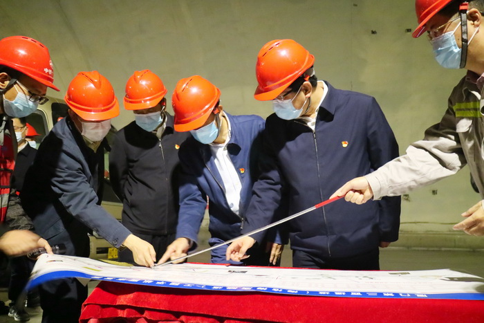 0219【工程公司】福建省委常委、廈門(mén)市委書(shū)記趙龍調研海滄隧道（第二西通道）項目 (2)_調整大小.jpg